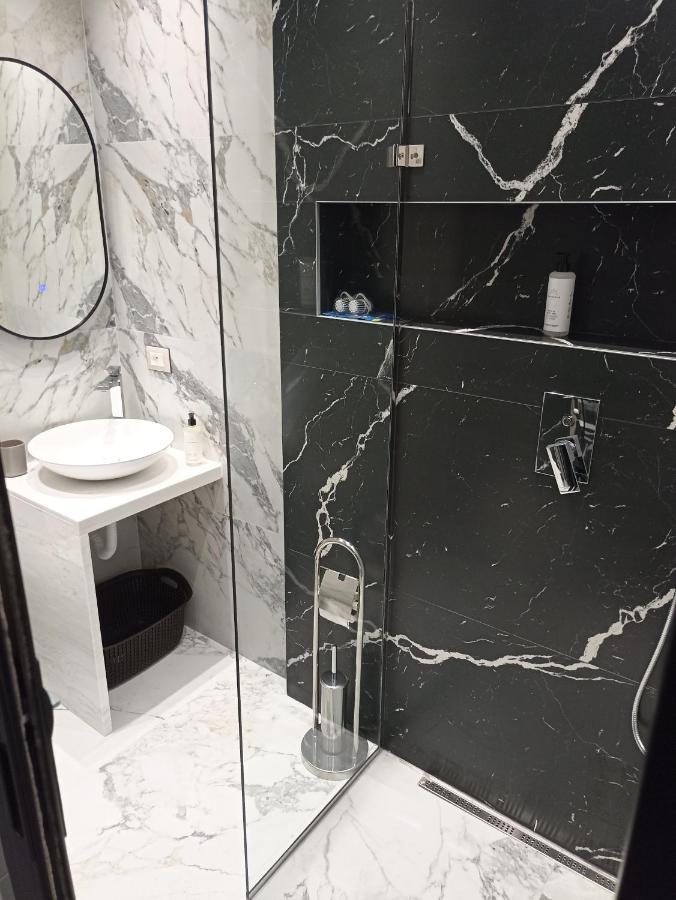 Deluxe Apartment Bllok Тирана Экстерьер фото