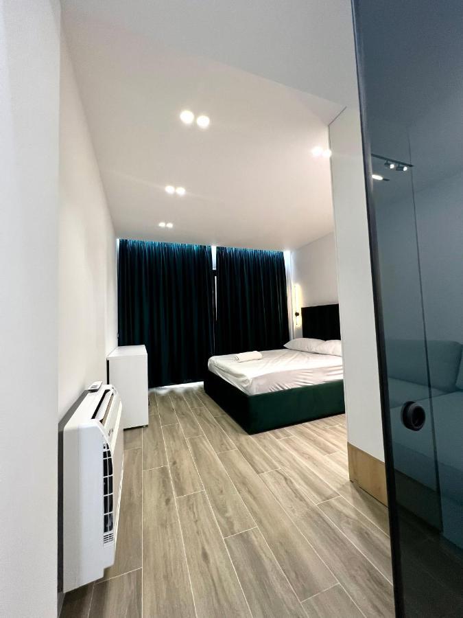 Deluxe Apartment Bllok Тирана Экстерьер фото