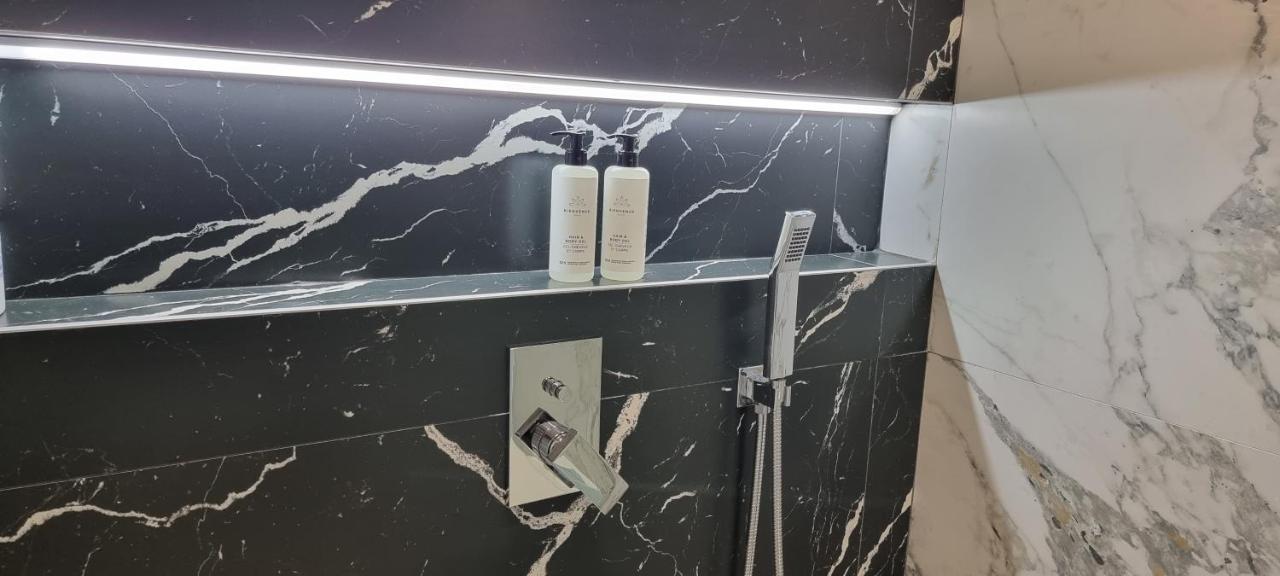 Deluxe Apartment Bllok Тирана Экстерьер фото